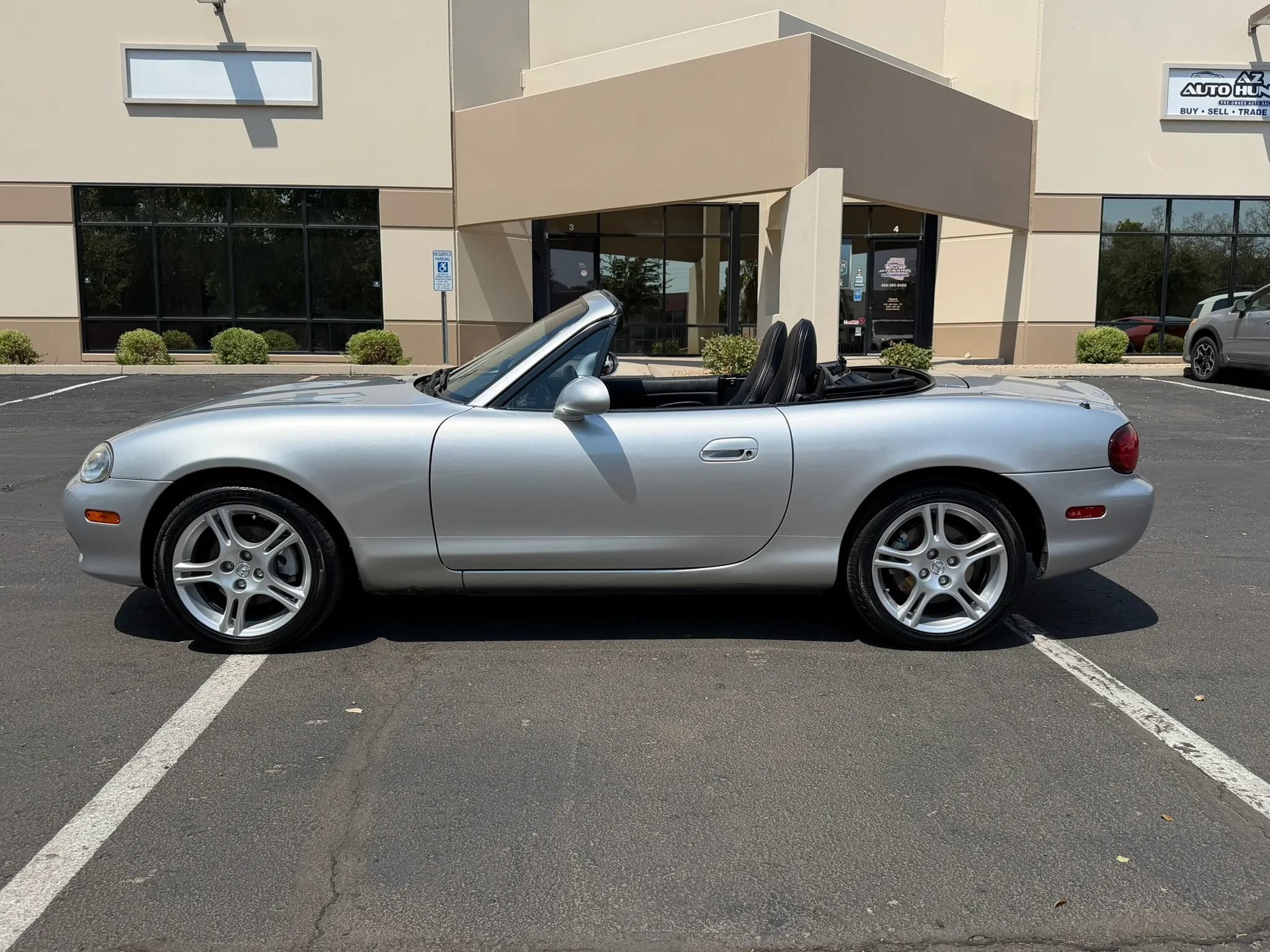 Used 2005 MAZDA MX-5 Miata LS RWD image 6