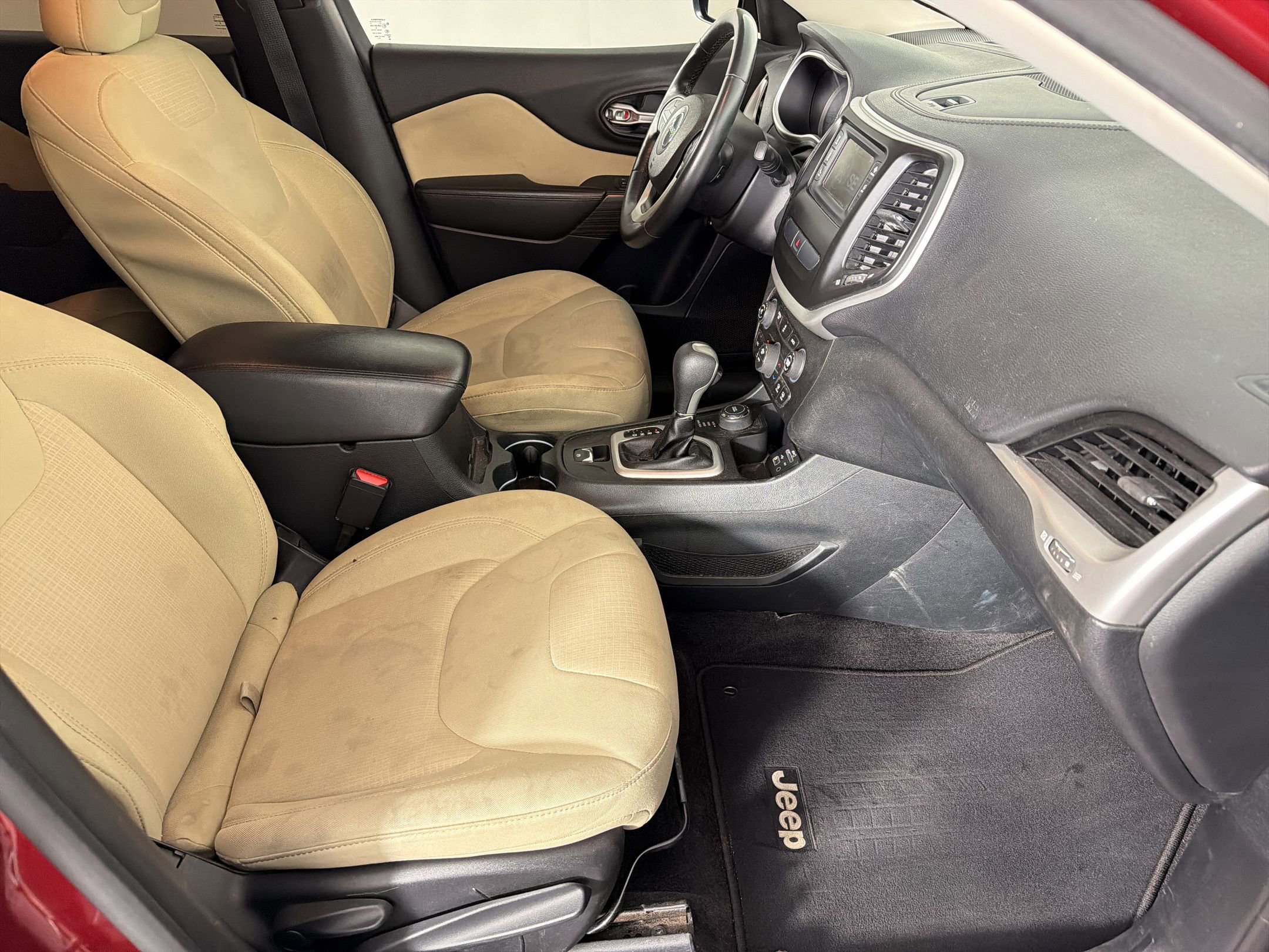 Used 2016 Jeep Cherokee Latitude w/ Comfort/Convenience Group AWD/4WD image 30