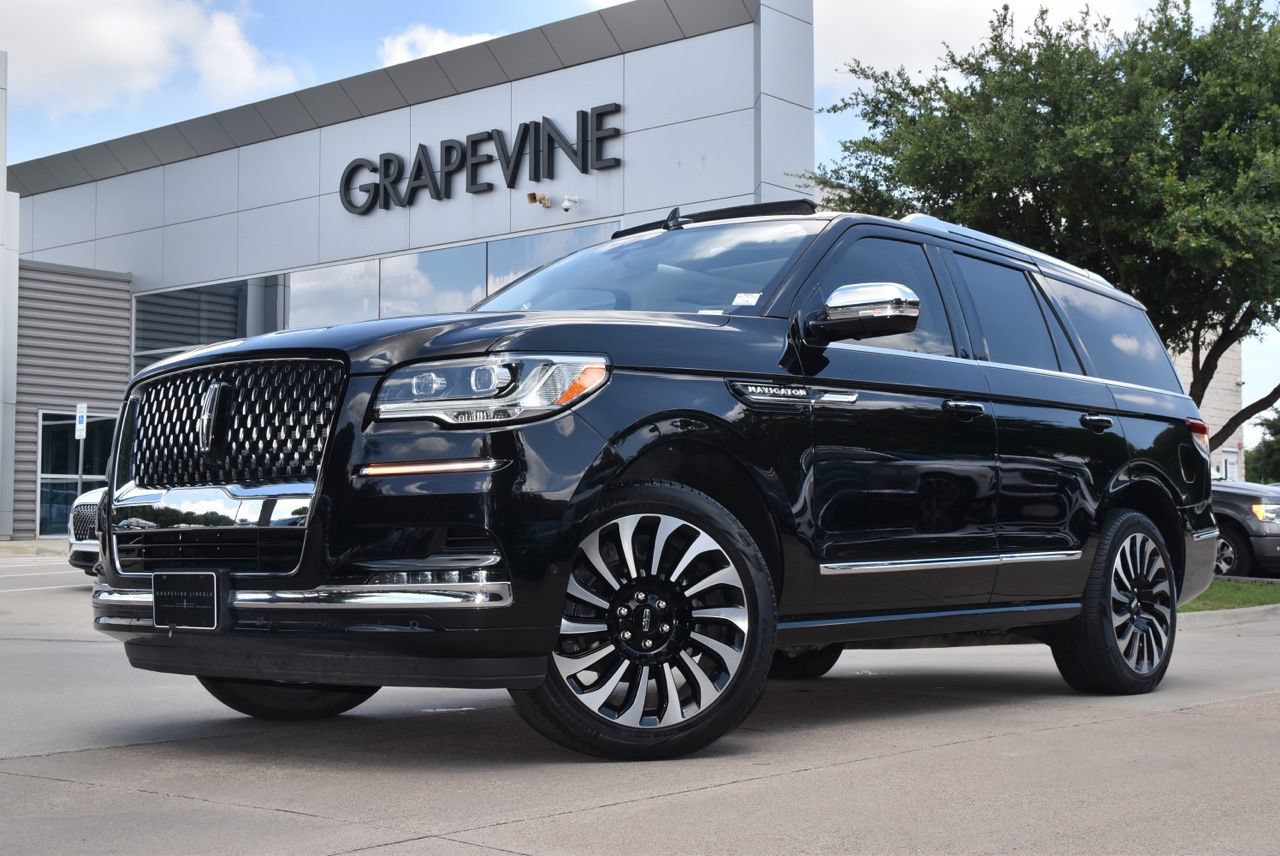 Used 2024 Lincoln Navigator Black Label AWD/4WD image 2