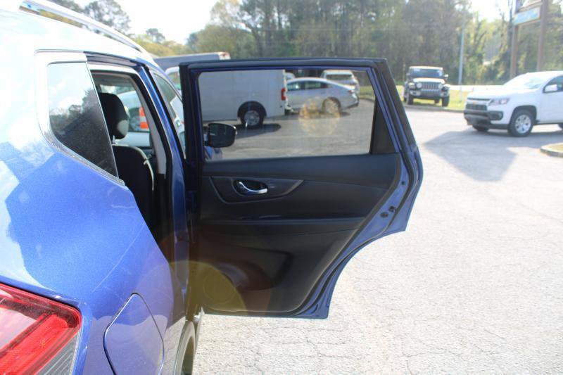 Used 2020 Nissan Rogue SV FWD image 15