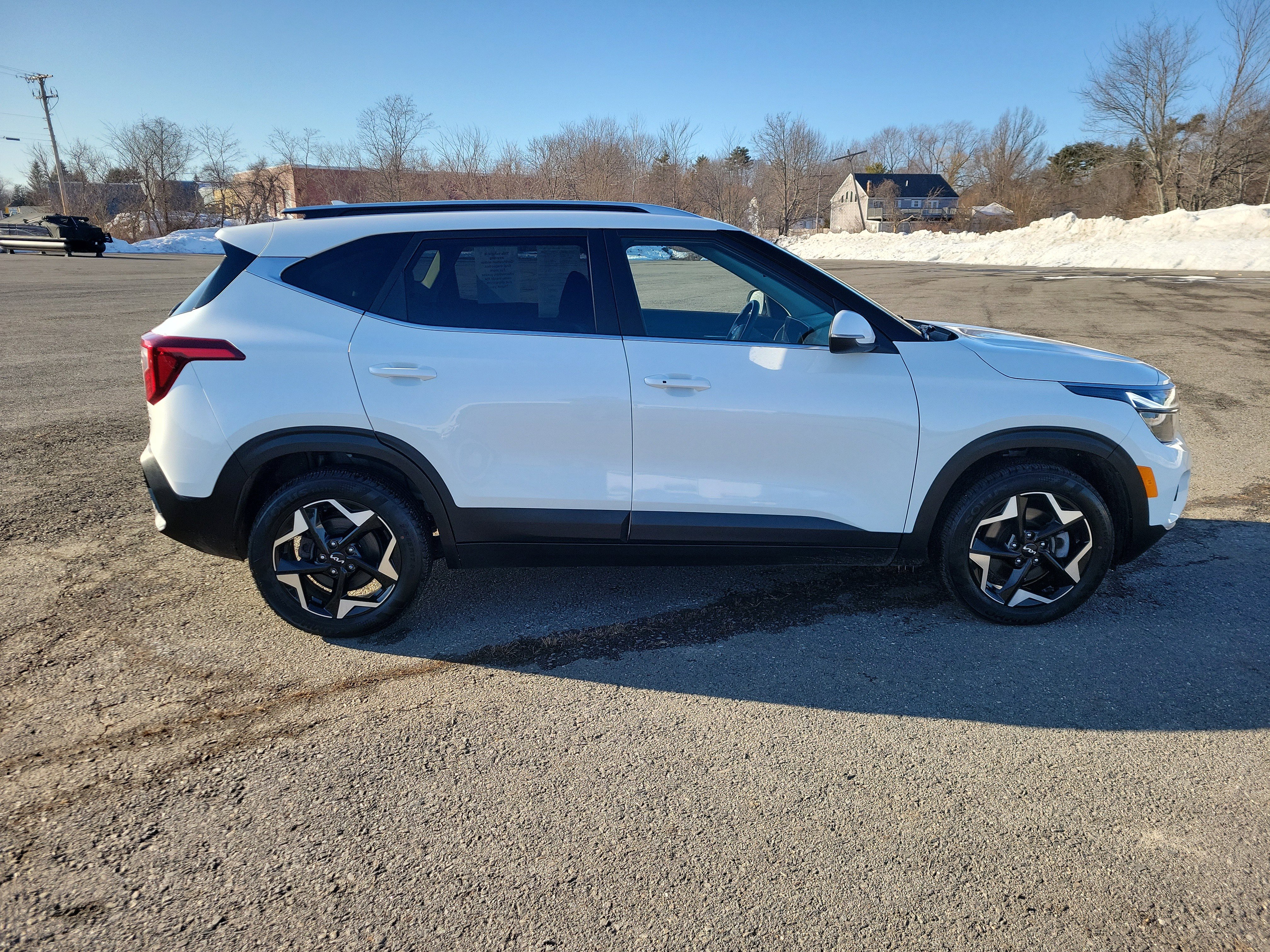 Used 2024 Kia Seltos EX image 4