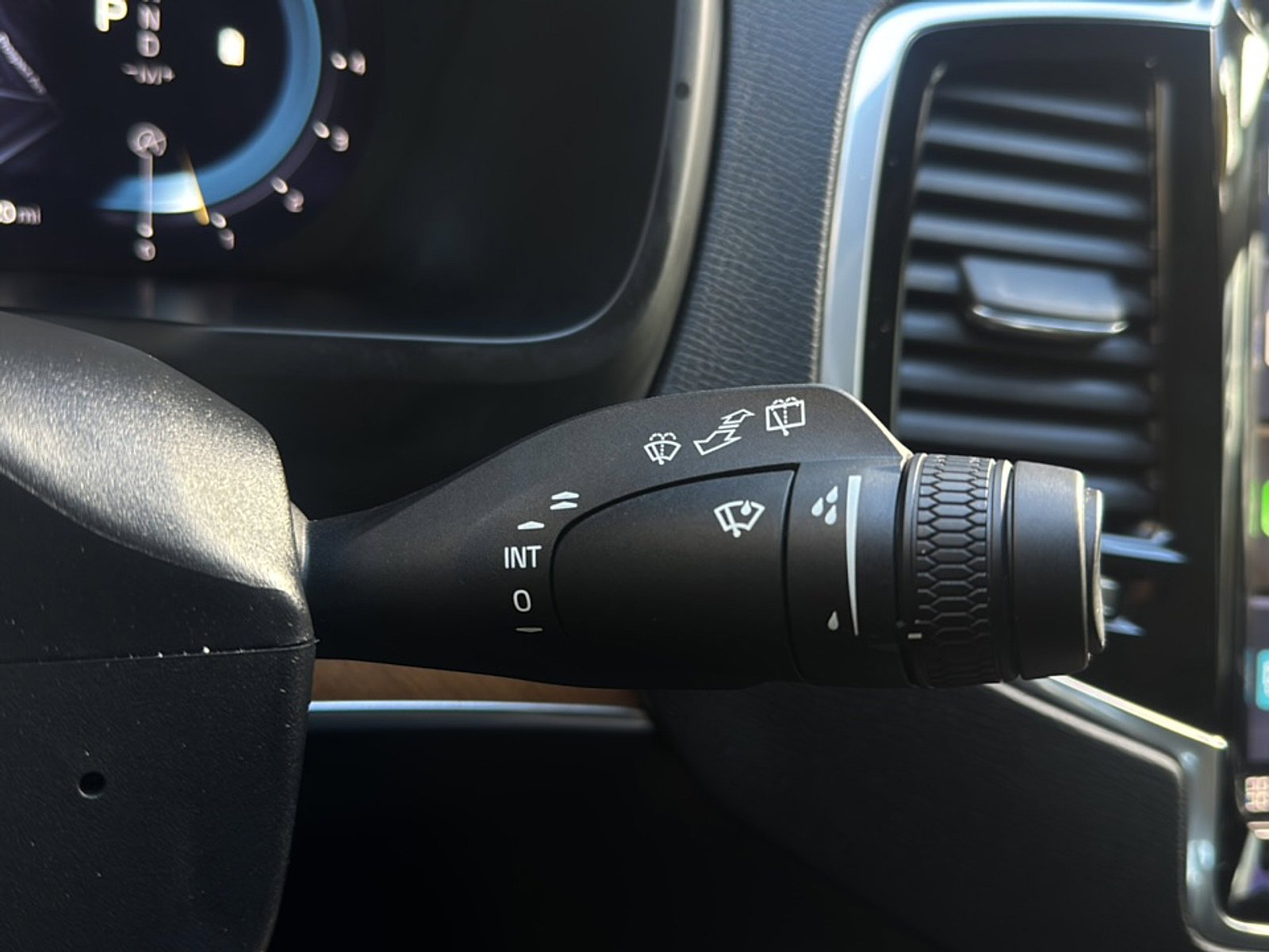 Used 2023 Volvo XC90 B6 Plus w/ Protection Package image 32