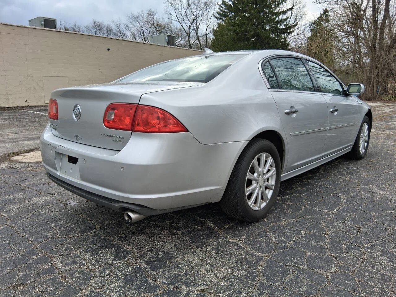 Used 2011 Buick Lucerne CXL w/ Driver Confidence Package image 4