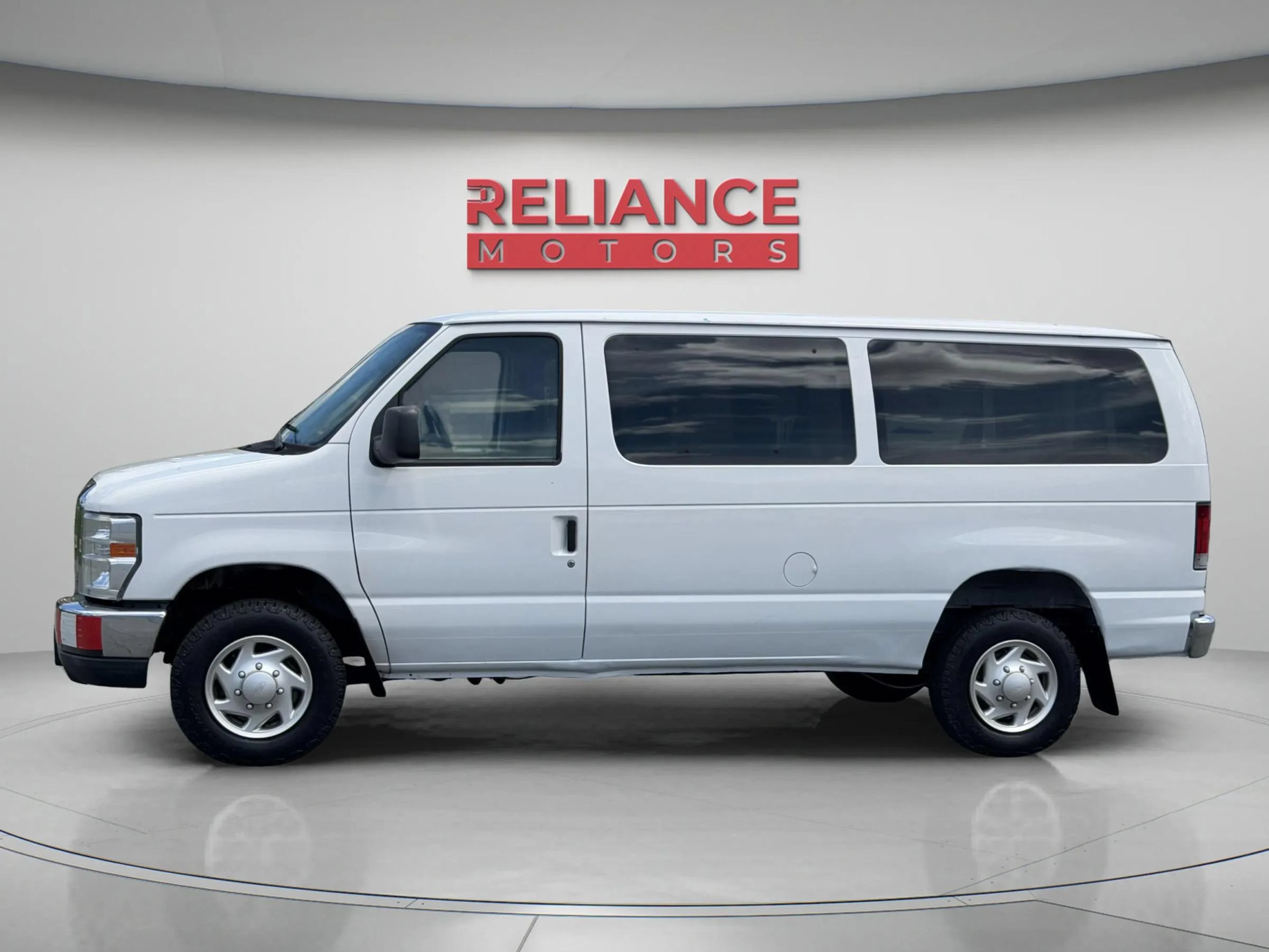 Used 2012 Ford E-350 and Econoline 350 XLT RWD image 3