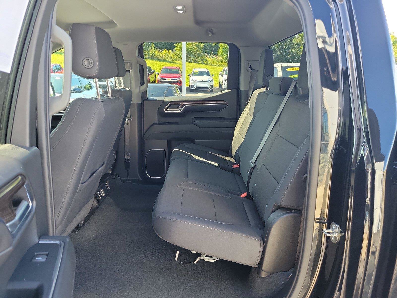 Used 2023 Chevrolet Silverado 1500 LT AWD/4WD image 11