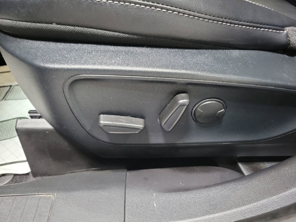 Used 2022 Ford Escape Titanium image 37