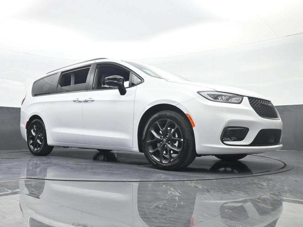 New 2026 Chrysler Pacifica Limited w/ S Appearance Package FWD image 57