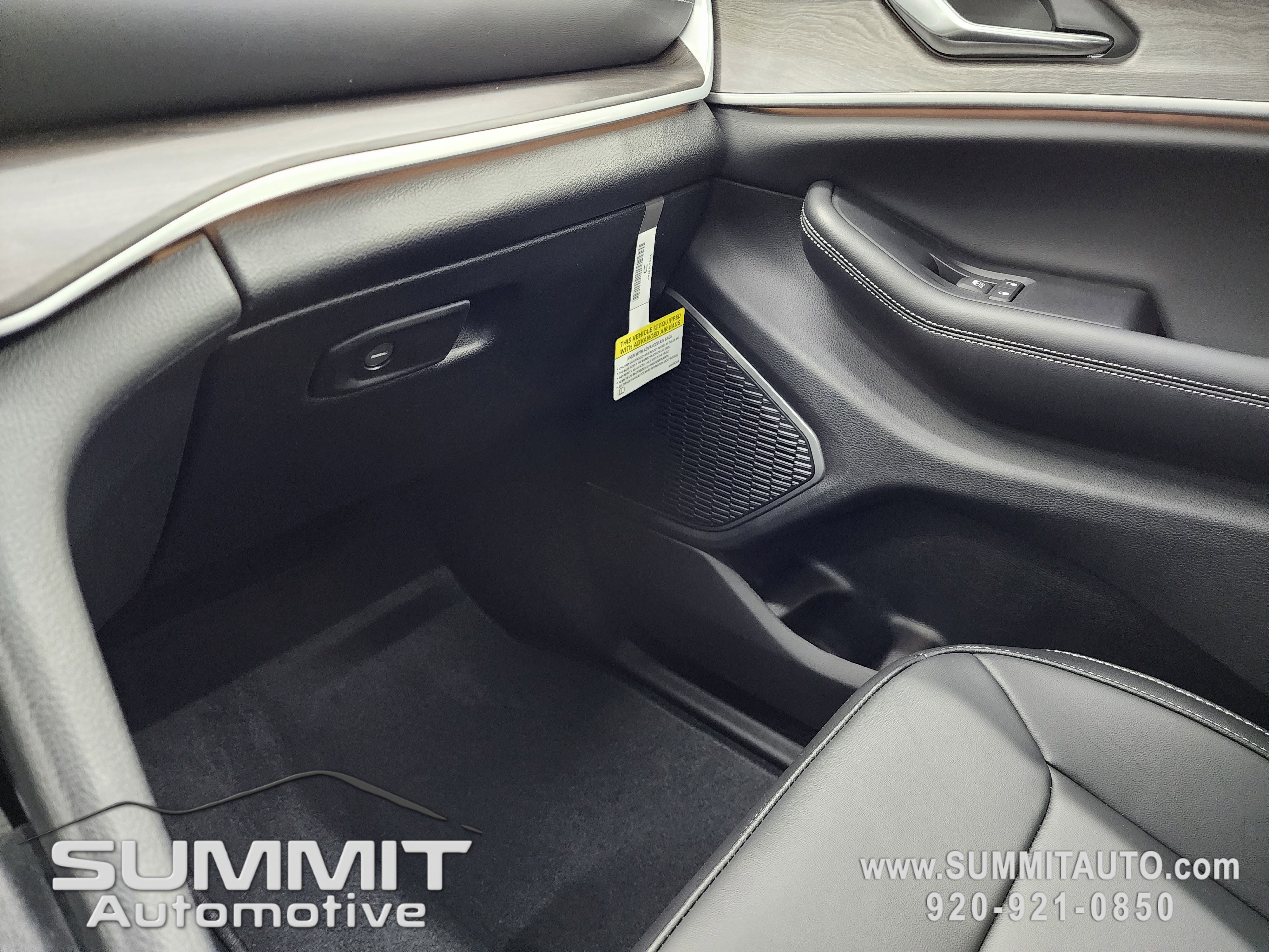 New 2025 Jeep Grand Cherokee L Limited w/ Black Appearance Package image 17