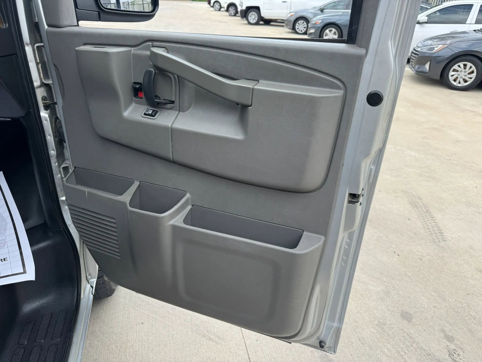 Used 2017 Chevrolet Express 3500 LT w/ LT Preferred Equipment Group image 34