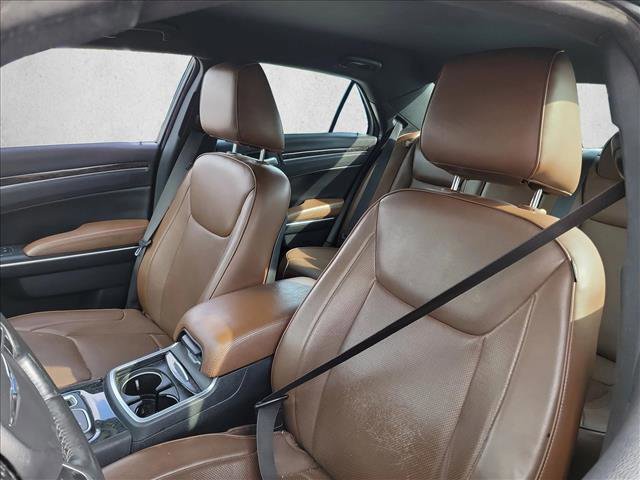 Used 2018 Chrysler 300 Limited RWD image 10