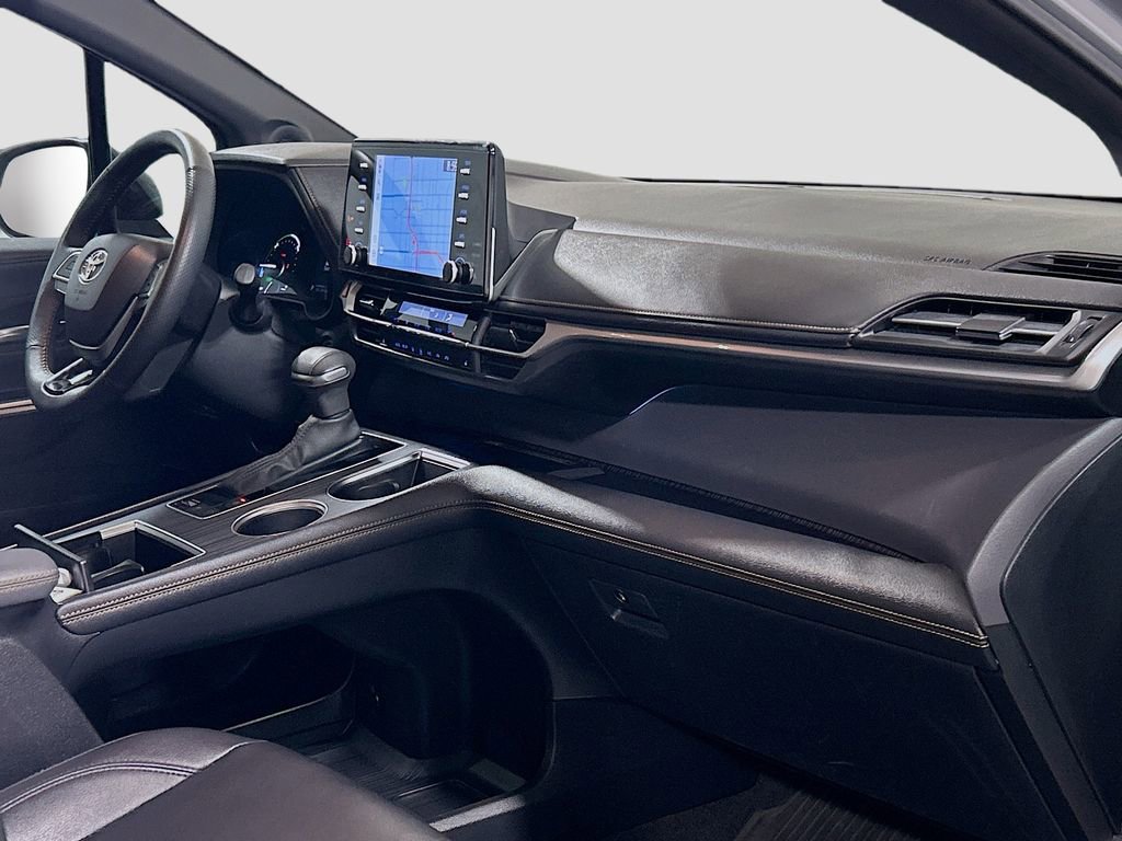 Used 2023 Toyota Sienna XLE Woodland Edition image 30