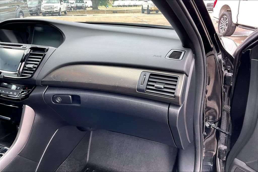 Used 2017 Honda Accord Touring image 21