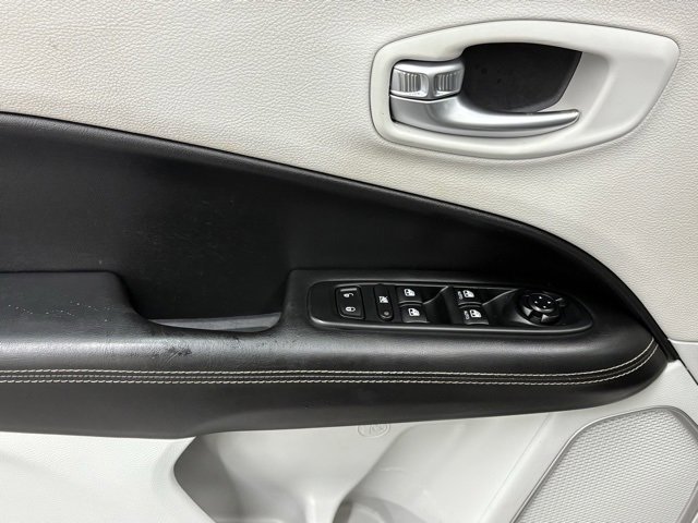 Used 2019 Jeep Compass Latitude image 12