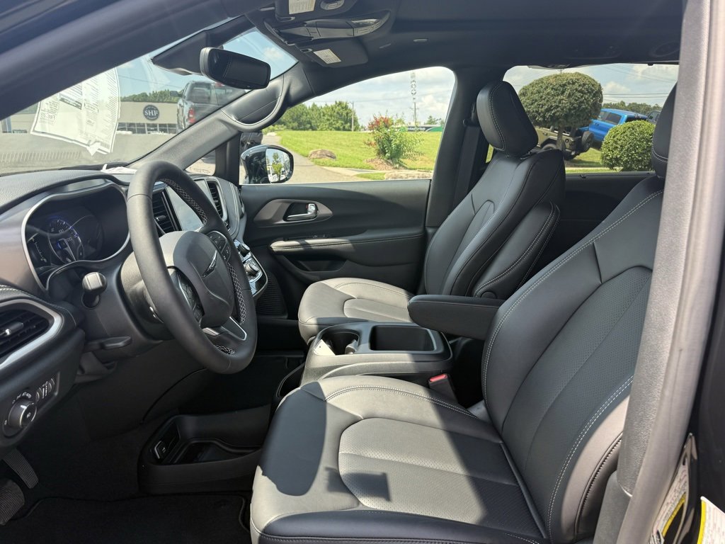 New 2026 Chrysler Pacifica Select image 15