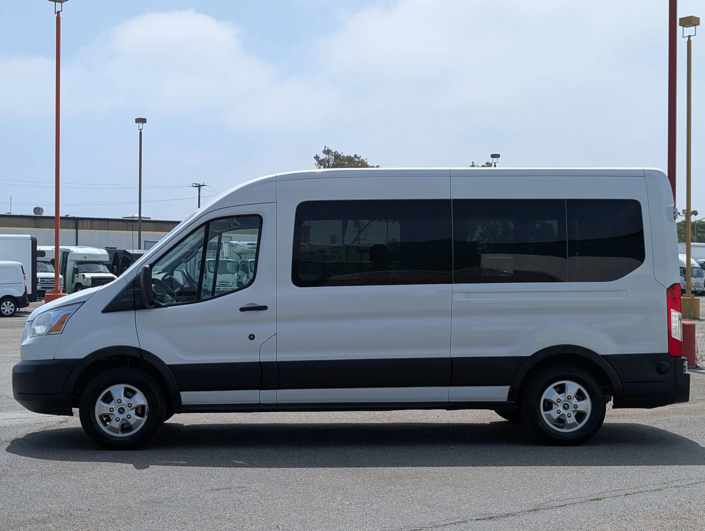 Used 2019 Ford Transit 350 XLT RWD image 4