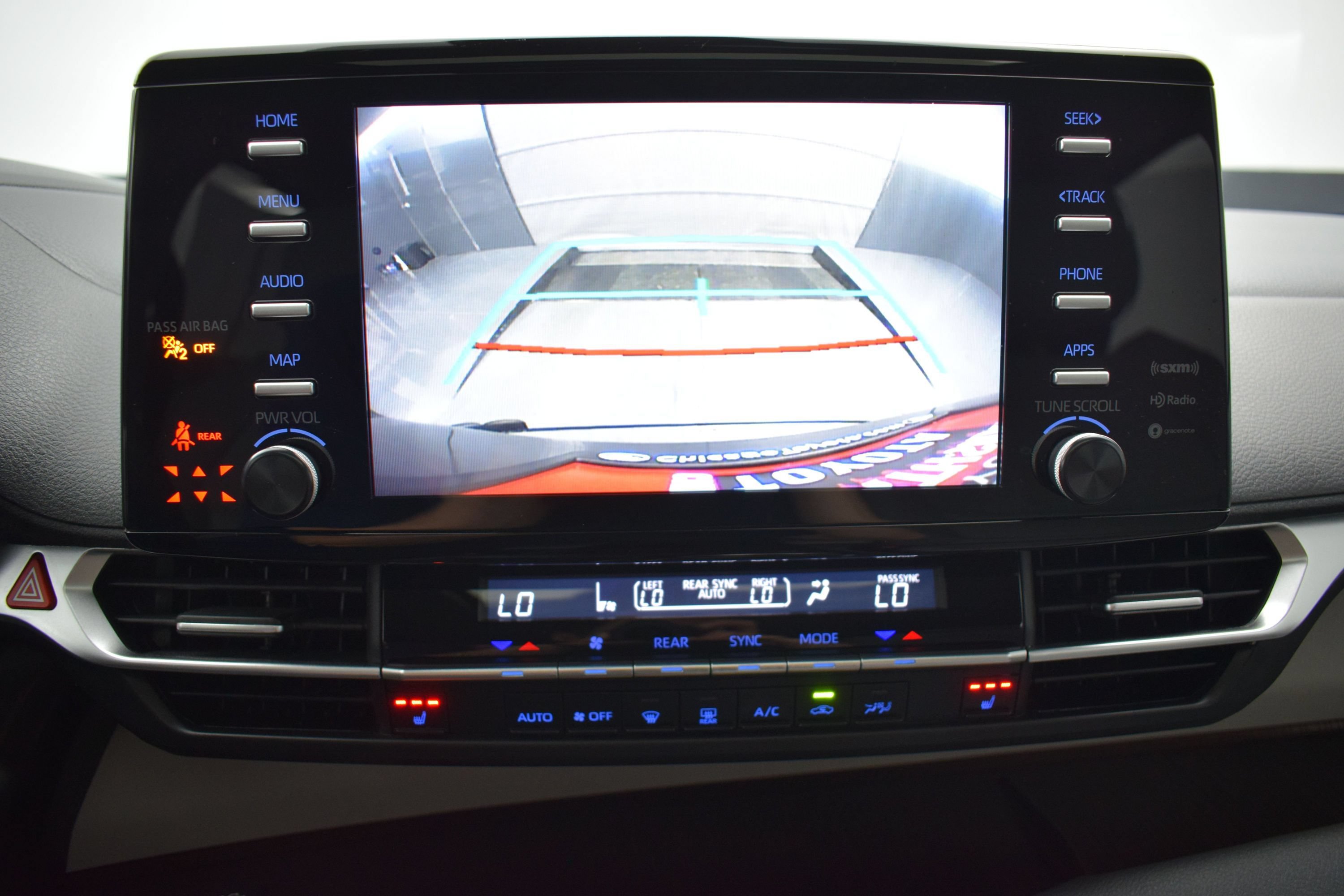 Used 2021 Toyota Sienna XLE FWD image 18
