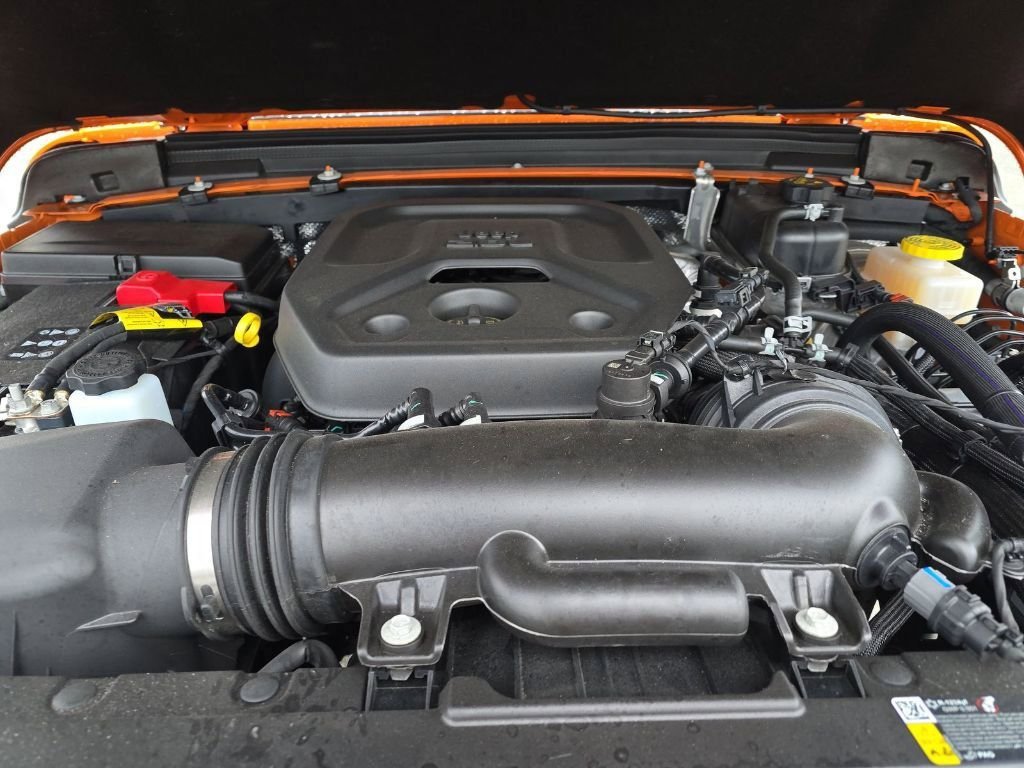 Used 2025 Jeep Wrangler Sport image 12