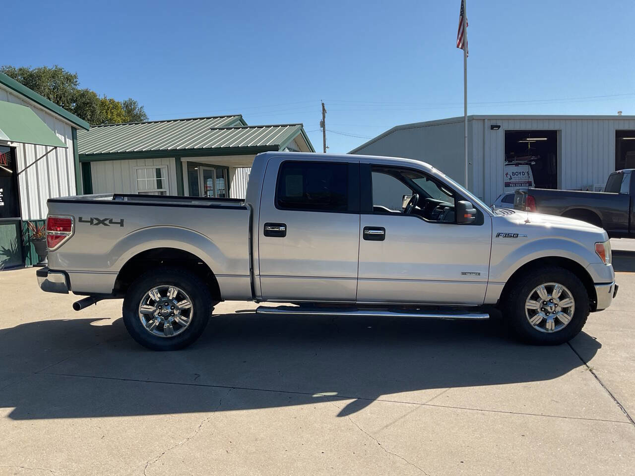 Used 2011 Ford F150 XLT w/ XLT Chrome Pkg image 2