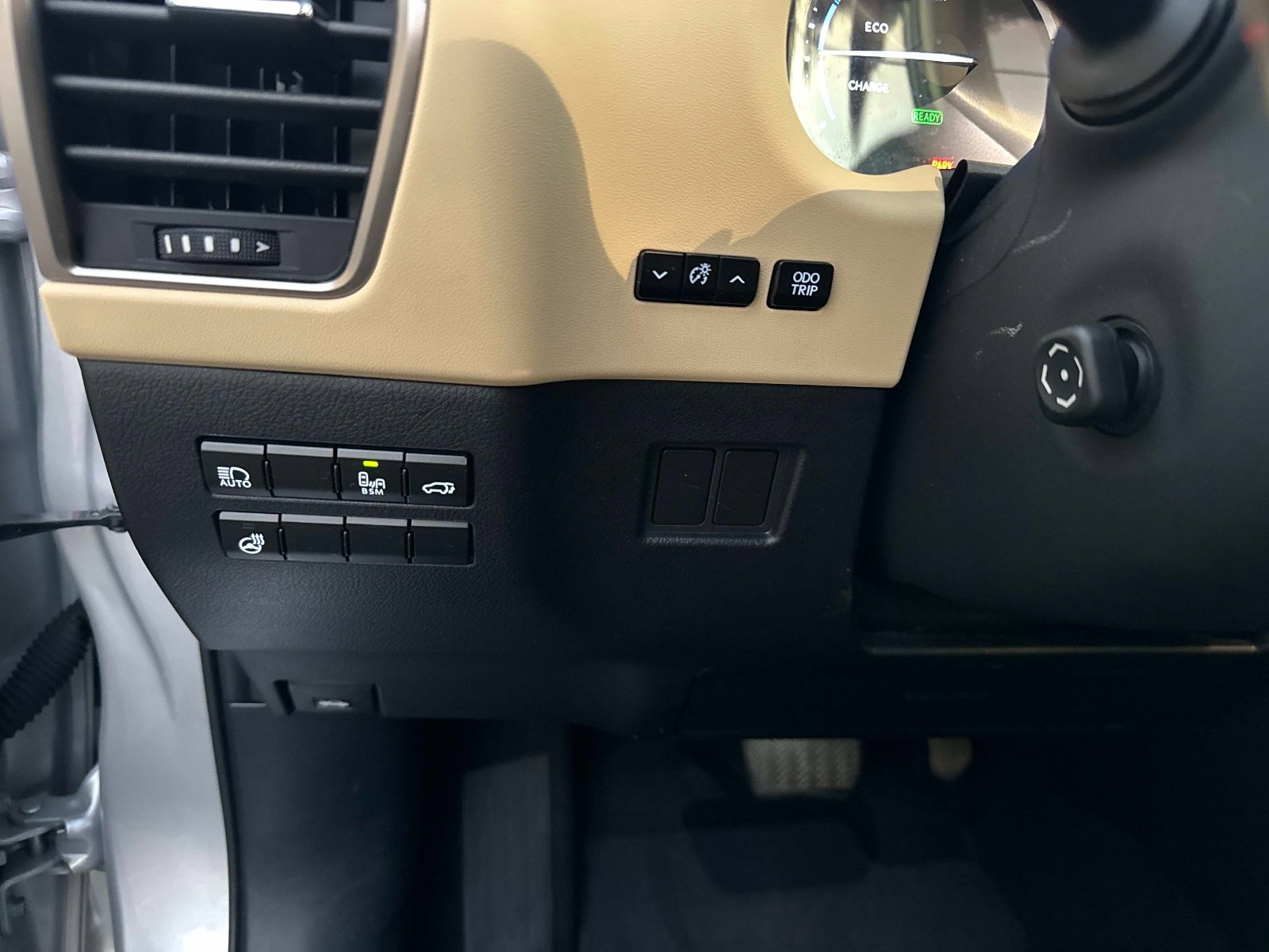 Used 2019 Lexus NX 300h image 32