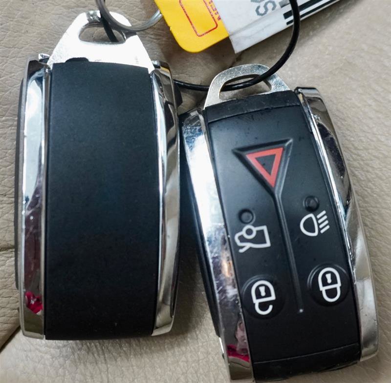 Used 2009 Jaguar XF Luxury image 20