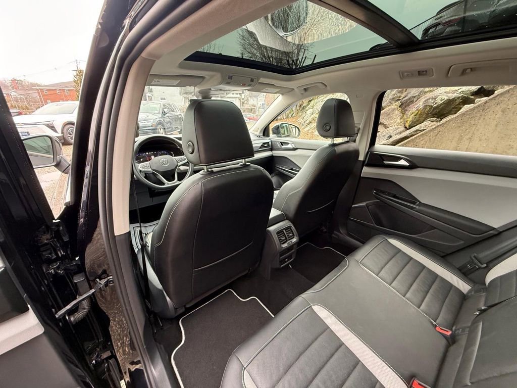 Used 2023 Volkswagen Taos SEL image 19