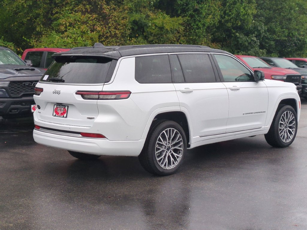 New 2027 Jeep Grand Cherokee L Summit AWD/4WD image 4