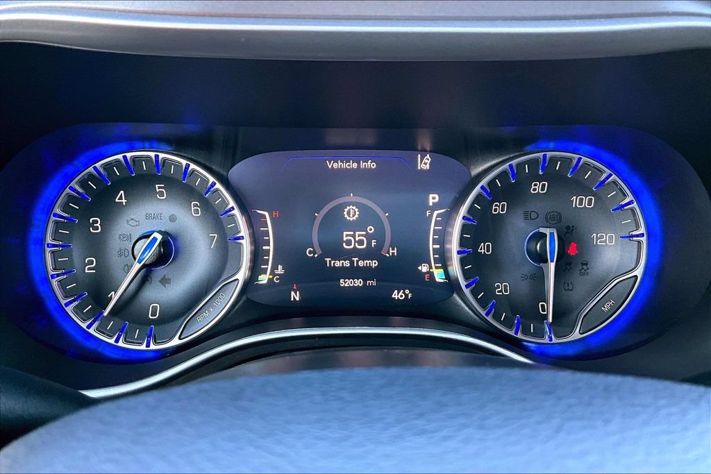 Used 2023 Chrysler Pacifica Touring-L FWD image 27