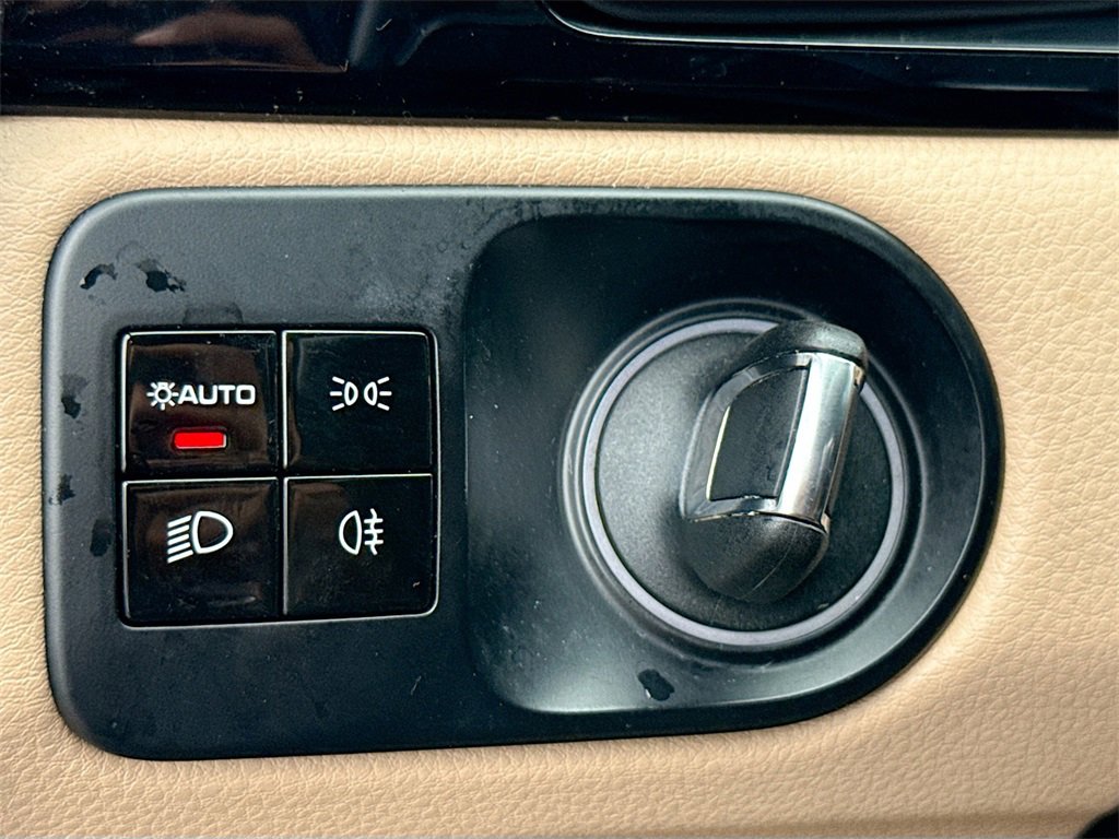 Used 2020 Porsche Cayenne image 22