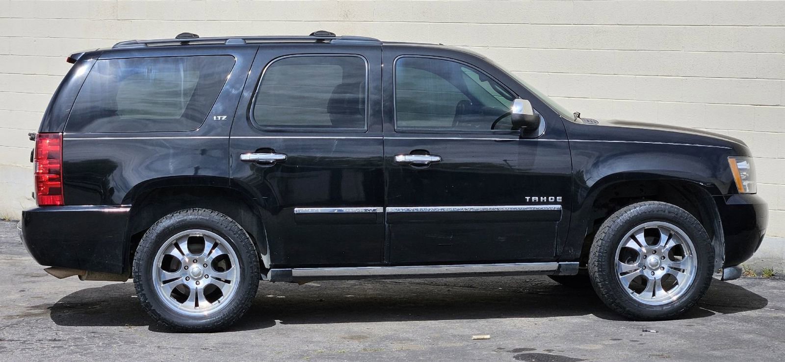 Used 2009 Chevrolet Tahoe LTZ AWD/4WD image 6