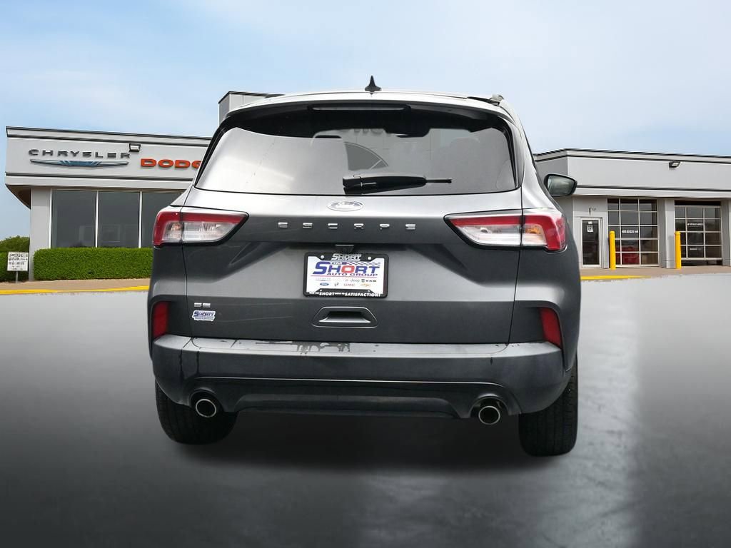 Used 2022 Ford Escape SE w/ SE Sport Appearance Package FWD image 4