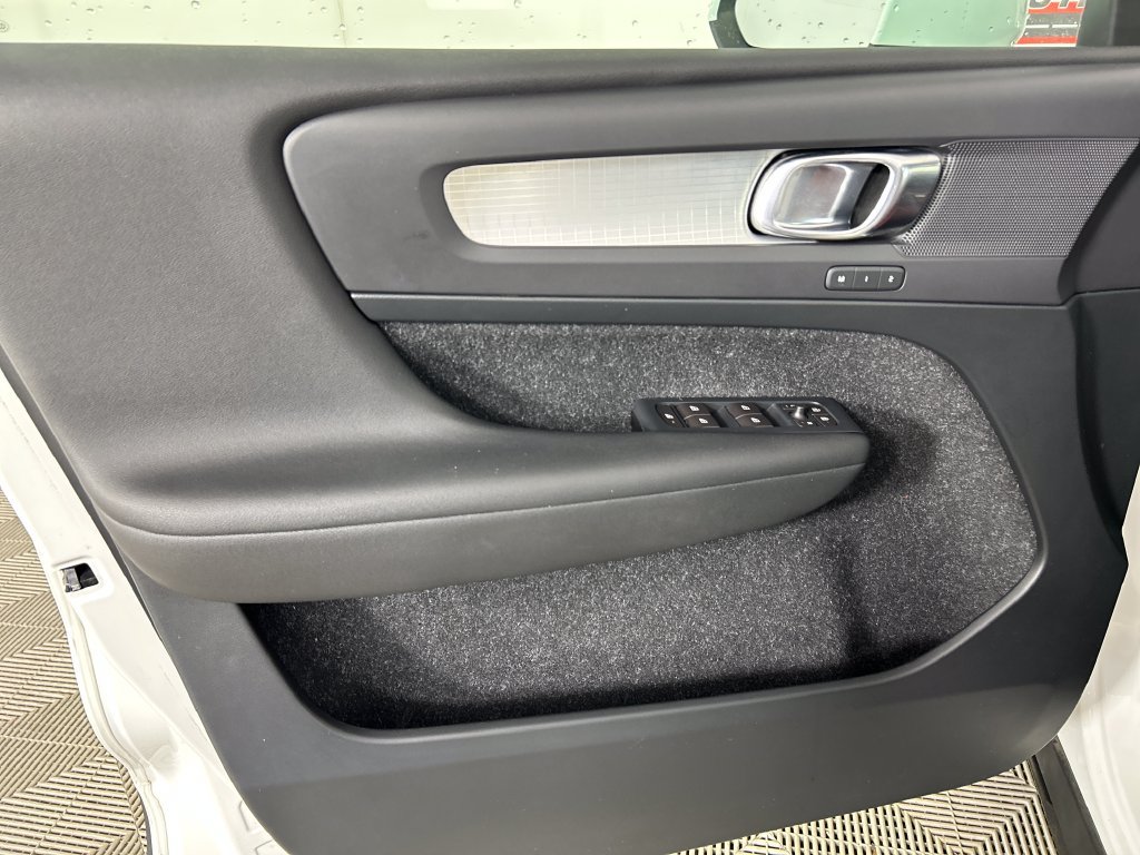 Used 2019 Volvo XC40 T5 Momentum AWD/4WD image 10