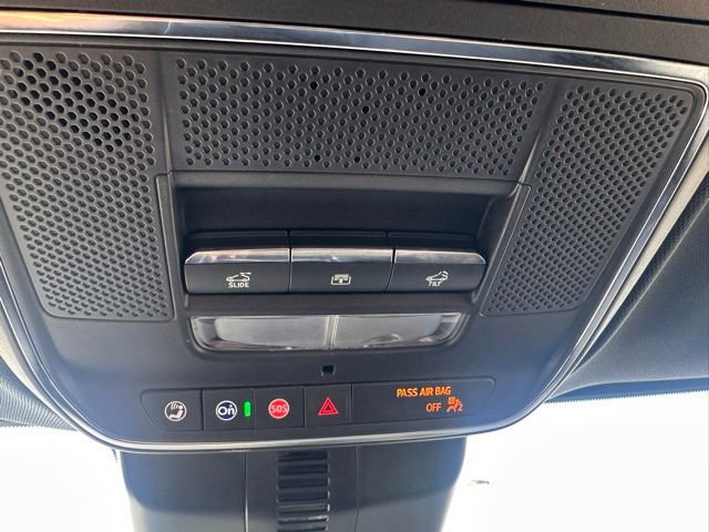 Used 2025 Chevrolet Traverse RS image 33