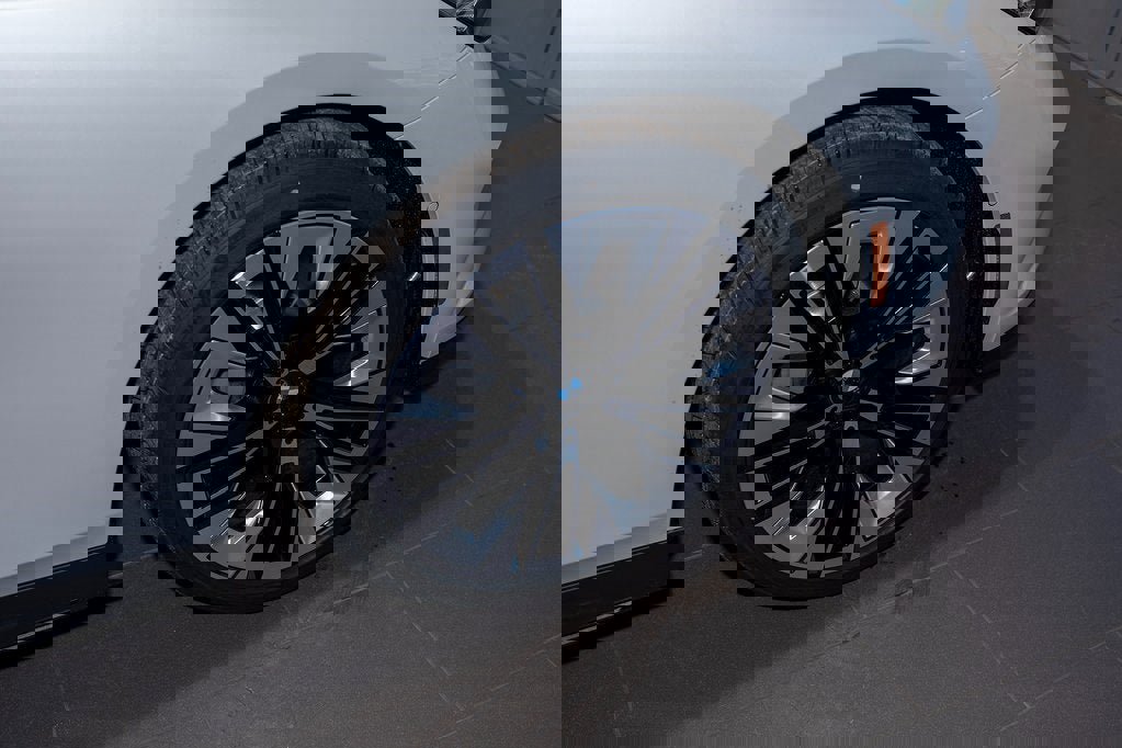 Used 2025 BMW 530i xDrive image 6