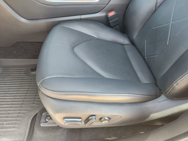 Certified 2025 Toyota Highlander Platinum AWD/4WD image 23