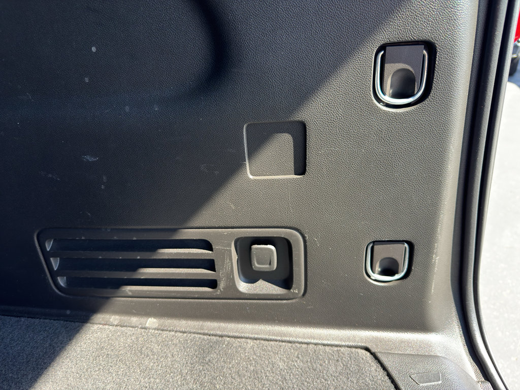 Used 2019 Chevrolet Traverse LT image 13