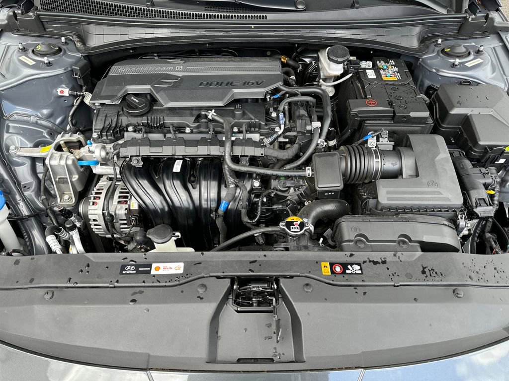 Certified 2025 Hyundai Elantra SE image 10