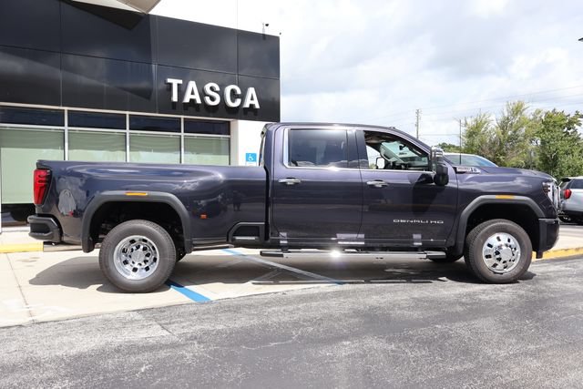 New 2026 GMC Sierra 3500 Denali w/ Denali Reserve Package AWD/4WD image 9
