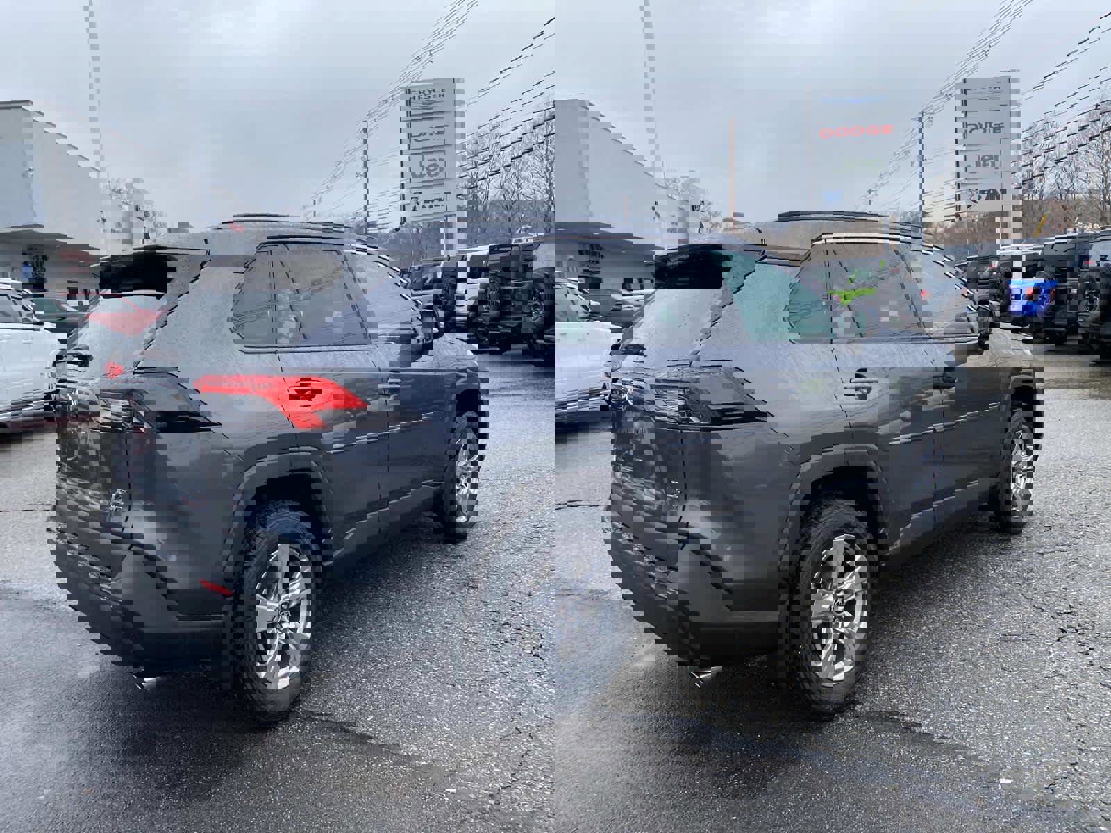 Used 2023 Toyota RAV4 XLE w/ Convenience Package image 3