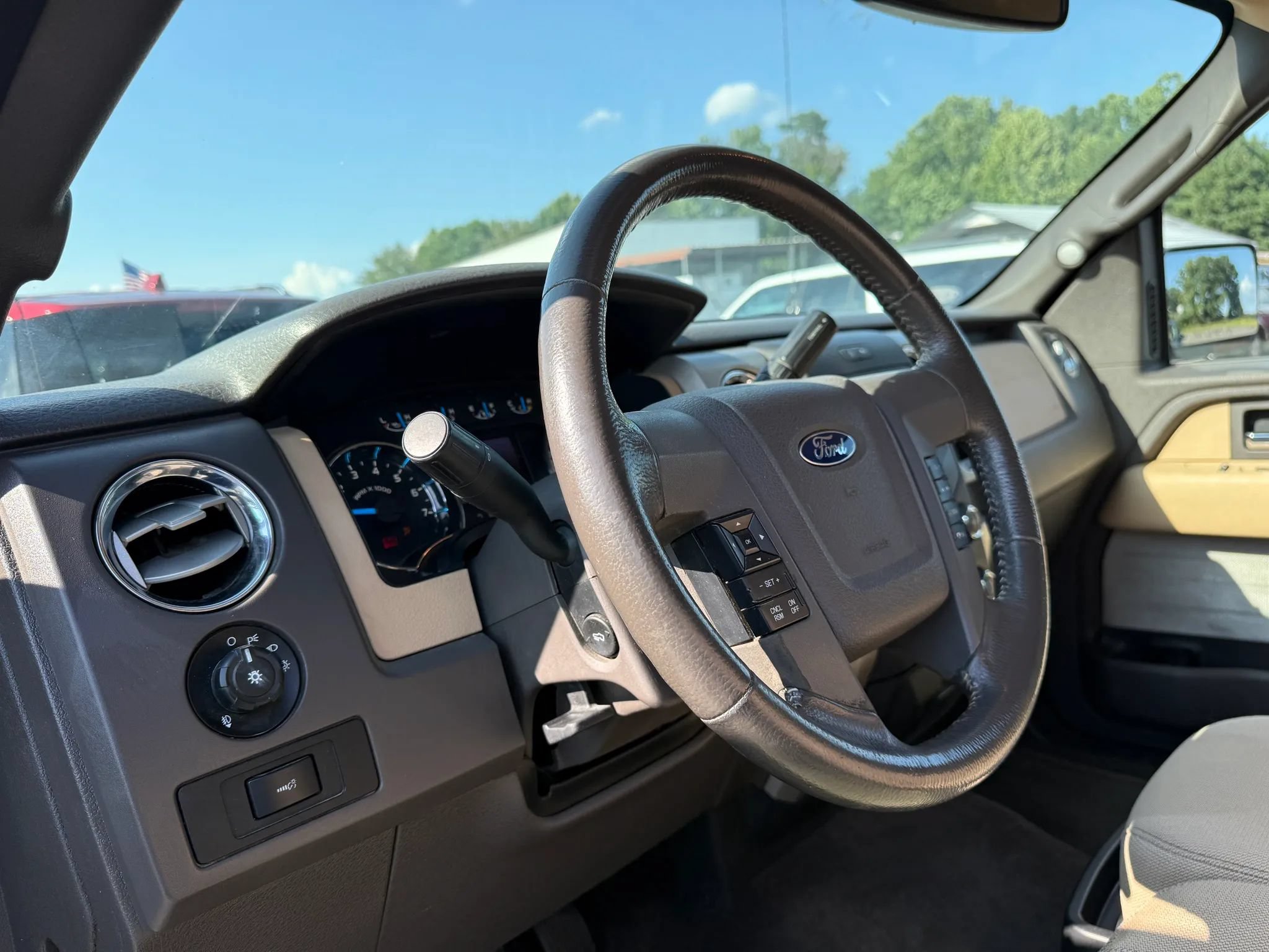 Used 2013 Ford F150 XLT w/ Luxury Equipment Group AWD/4WD image 17