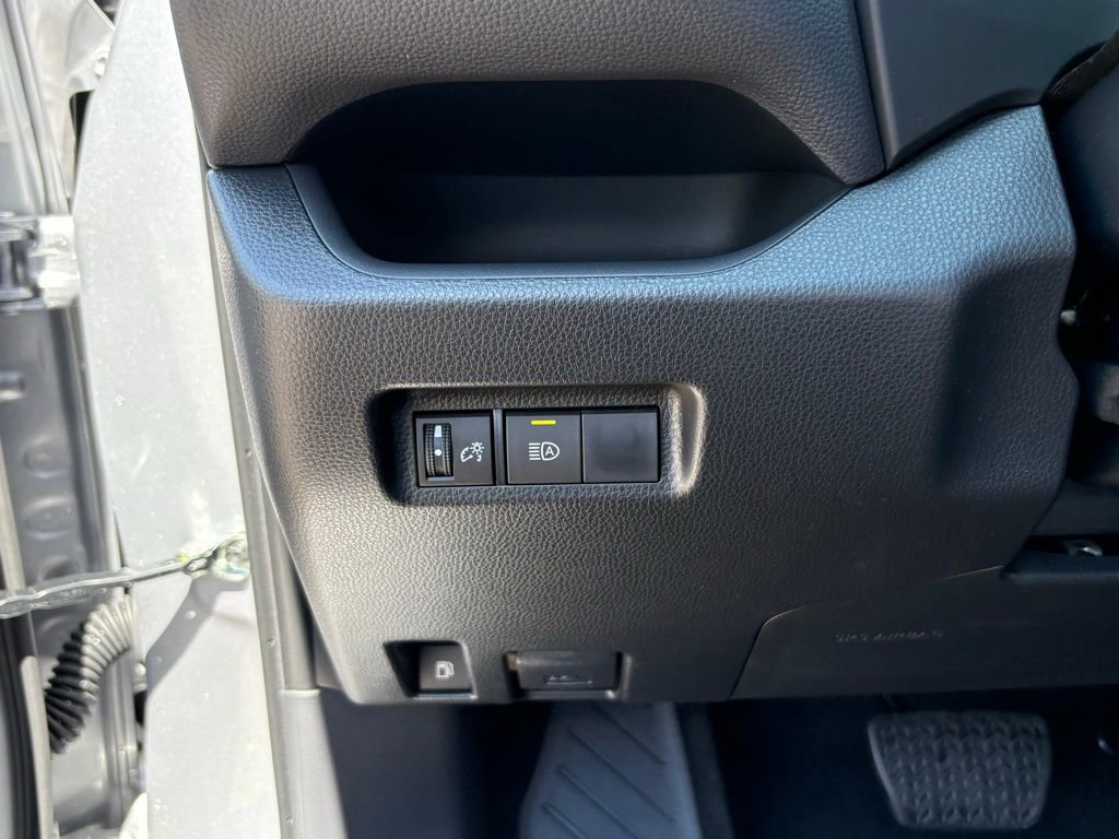 Used 2025 Toyota RAV4 LE image 27