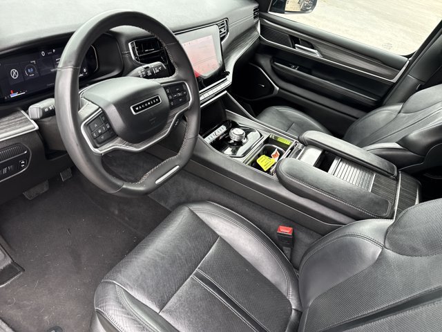 Used 2024 Jeep Wagoneer L Series II RWD image 11