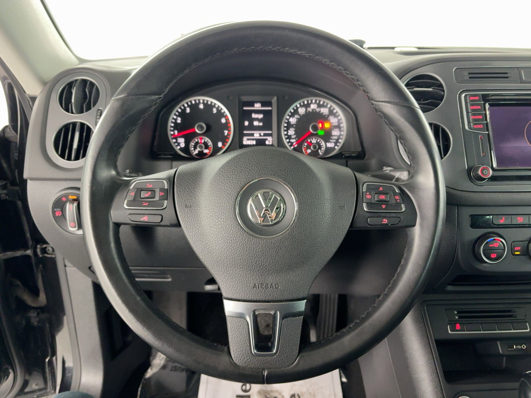 Used 2017 Volkswagen Tiguan SEL image 18