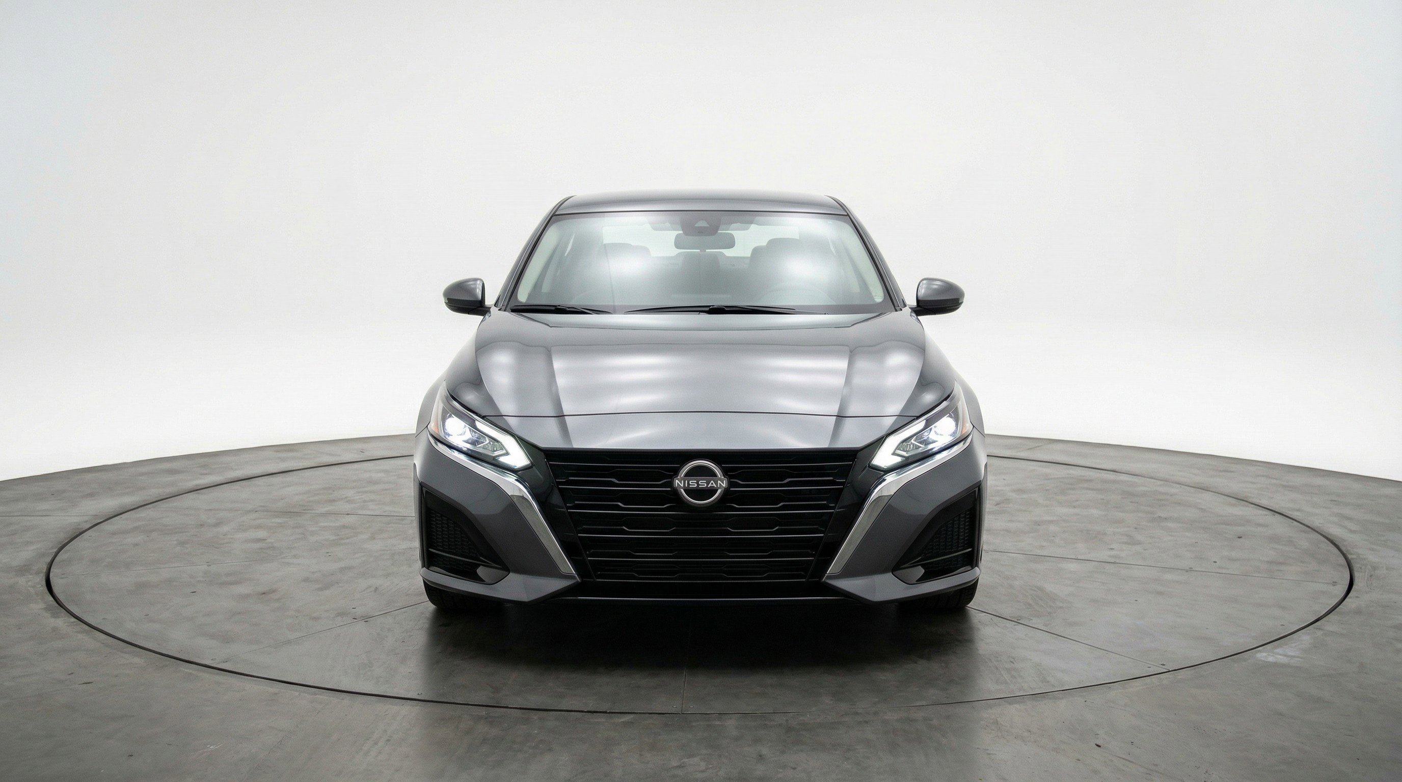 Used 2025 Nissan Altima 2.5 SV FWD image 2