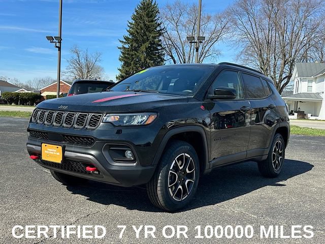 Used 2024 Jeep Compass Trailhawk AWD/4WD image 3