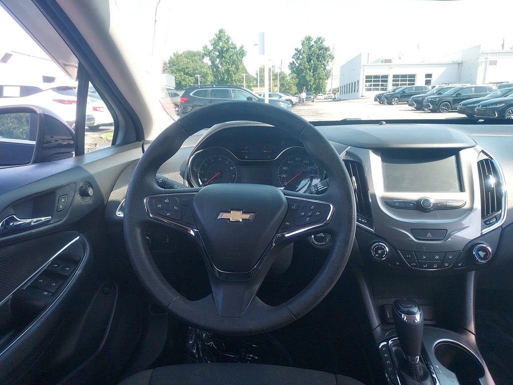 Used 2016 Chevrolet Cruze LT w/ Convenience Package FWD image 10