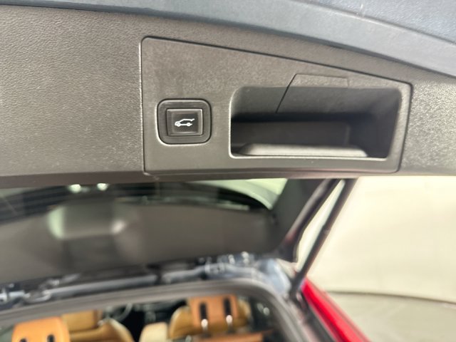 Used 2020 Cadillac XT4 Premium Luxury w/ Sun And Sound Package AWD/4WD image 34