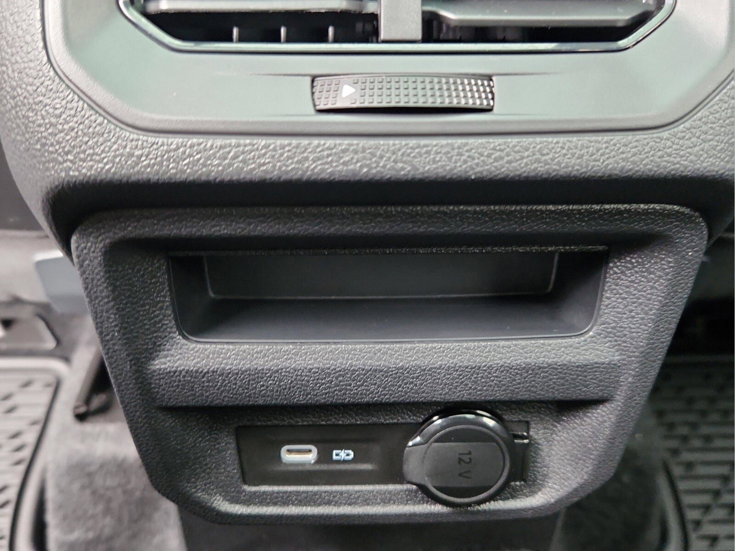 Used 2024 Volkswagen Tiguan SEL R-Line image 11