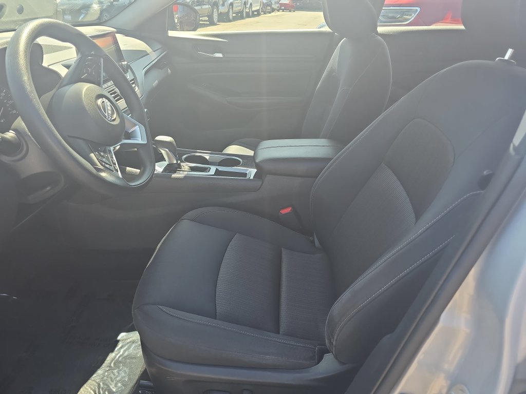 Used 2024 Nissan Altima 2.5 SV FWD image 9