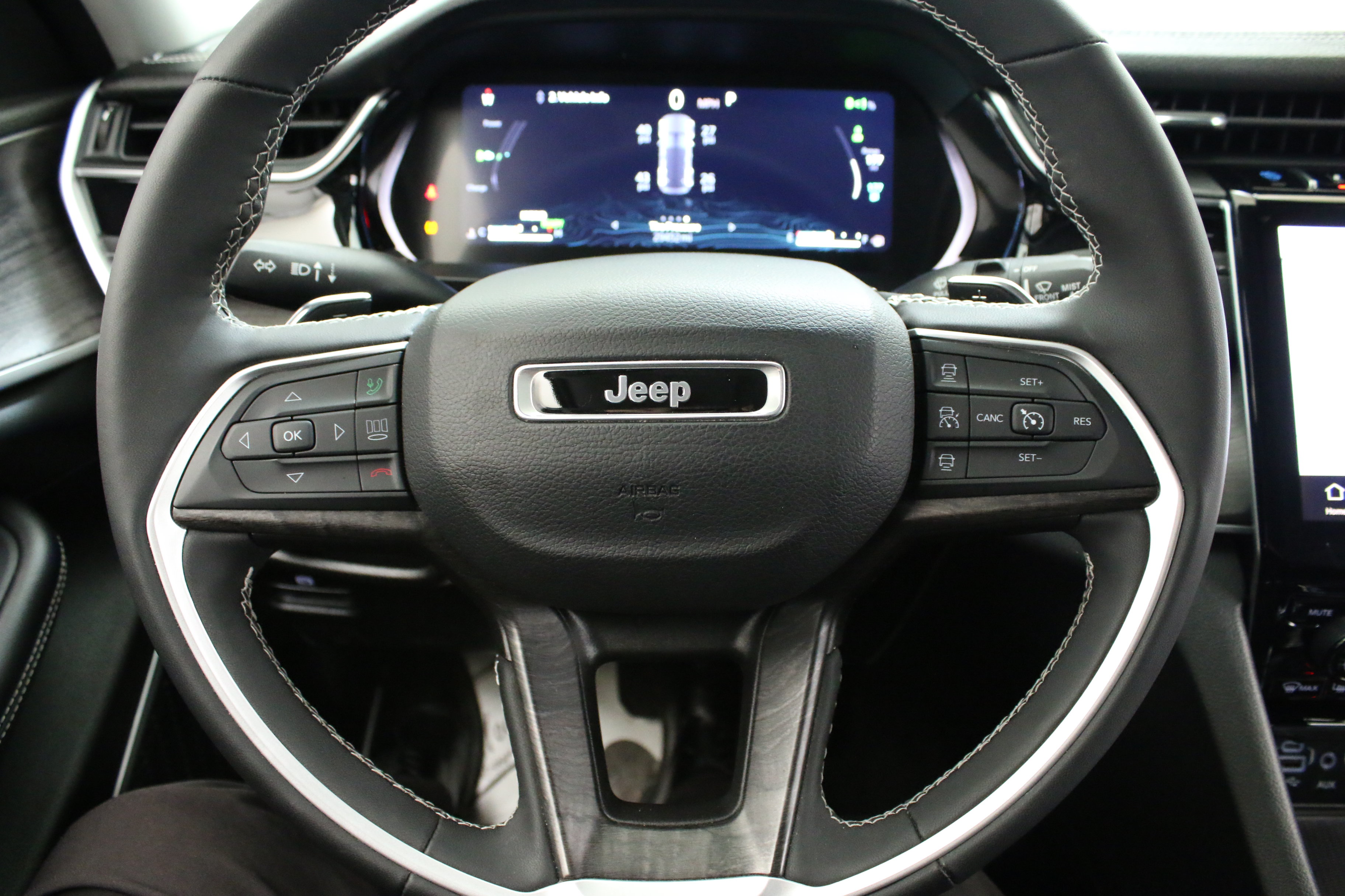 Used 2023 Jeep Grand Cherokee 30th Anniversary AWD/4WD image 17