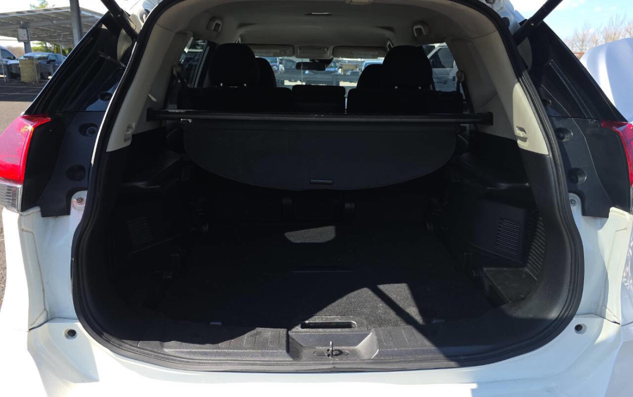 Used 2019 Nissan Rogue SV w/ Premium Package AWD/4WD image 11